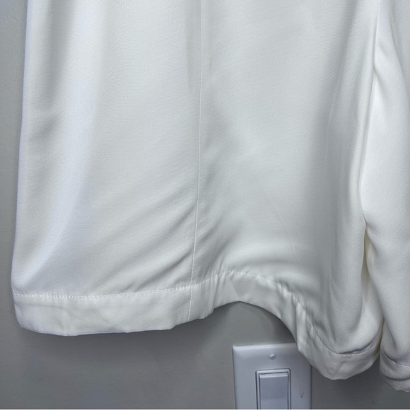 Giorgio Armani Pleated Snap-Closure Shorts Size Medium - Picture 10 of 16